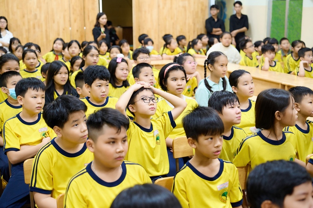 Học sinh lớp 5 TP.HCM hóa thân thành Dế Mèn: Gen Alpha sáng tạo cỡ này!- Ảnh 2. Học sinh lớp 5 TP.HCM hóa thân thành Dế Mèn: Gen Alpha sáng tạo cỡ này!- Ảnh 2.