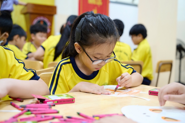 Học sinh lớp 5 TP.HCM hóa thân thành Dế Mèn: Gen Alpha sáng tạo cỡ này!- Ảnh 5. Học sinh lớp 5 TP.HCM hóa thân thành Dế Mèn: Gen Alpha sáng tạo cỡ này!- Ảnh 5.