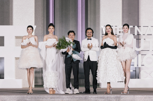 Yến Nhi lên đồ hở bạo, cặp Hoa hậu - diễn viên bị "tóm" thân thiết khác thường- Ảnh 8. Yến Nhi lên đồ hở bạo, cặp Hoa hậu - diễn viên bị "tóm" thân thiết khác thường- Ảnh 8.