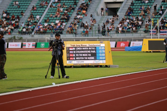 Cực xót khoảnh khắc VĐV Việt Nam chấn thương đau đớn vẫn cố giành HCĐ SEA Games, bật khóc vì nhớ con- Ảnh 12. Cực xót khoảnh khắc VĐV Việt Nam chấn thương đau đớn vẫn cố giành HCĐ SEA Games, bật khóc vì nhớ con- Ảnh 12.