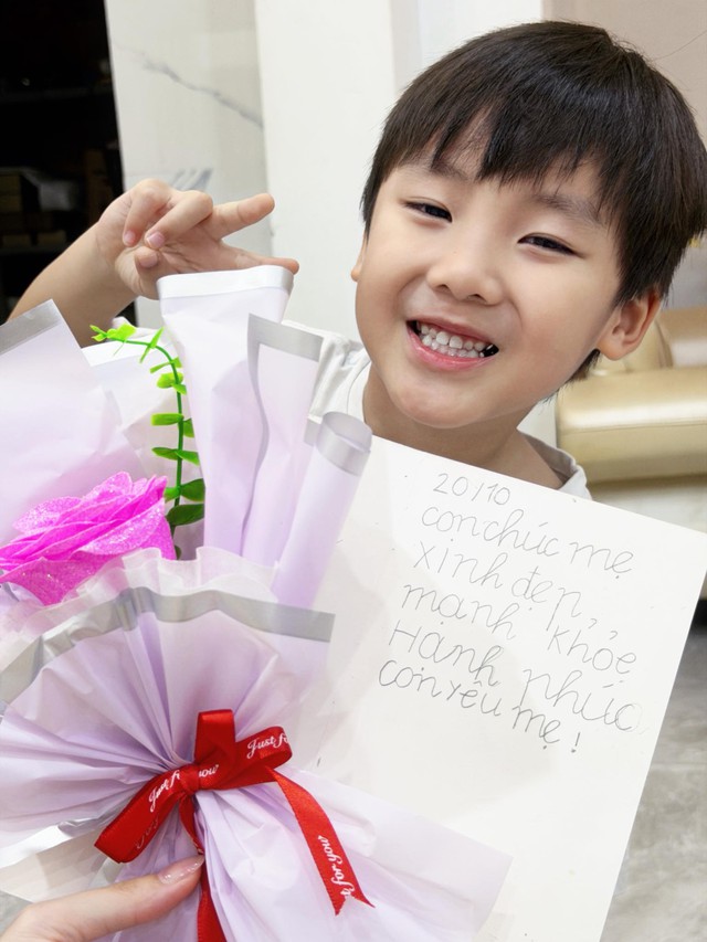 Con trai Hòa Minzy gây náo loạn mạng xã hội- Ảnh 7. Con trai Hòa Minzy gây náo loạn mạng xã hội- Ảnh 7.