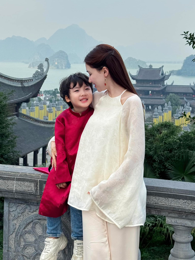 Con trai Hòa Minzy gây náo loạn mạng xã hội- Ảnh 9. Con trai Hòa Minzy gây náo loạn mạng xã hội- Ảnh 9.