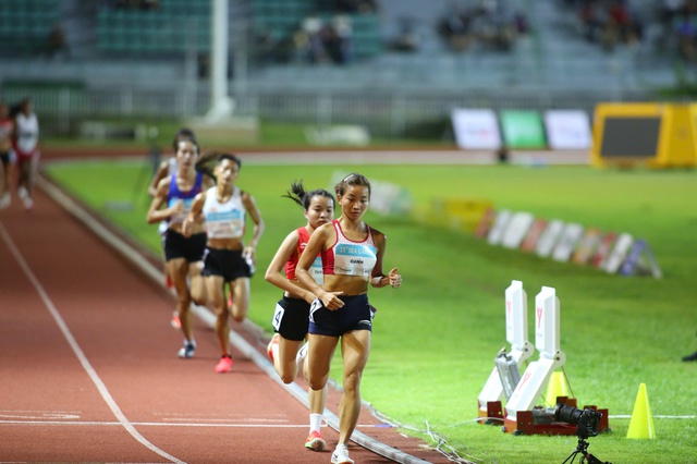 Phỏng vấn nhanh “nữ hoàng điền kinh” Nguyễn Thị Oanh 5 lần vô đối SEA Games: Động lực to lớn từ 2 tiếng “Việt Nam”- Ảnh 3. Phỏng vấn nhanh “nữ hoàng điền kinh” Nguyễn Thị Oanh 5 lần vô đối SEA Games: Động lực to lớn từ 2 tiếng “Việt Nam”- Ảnh 3.