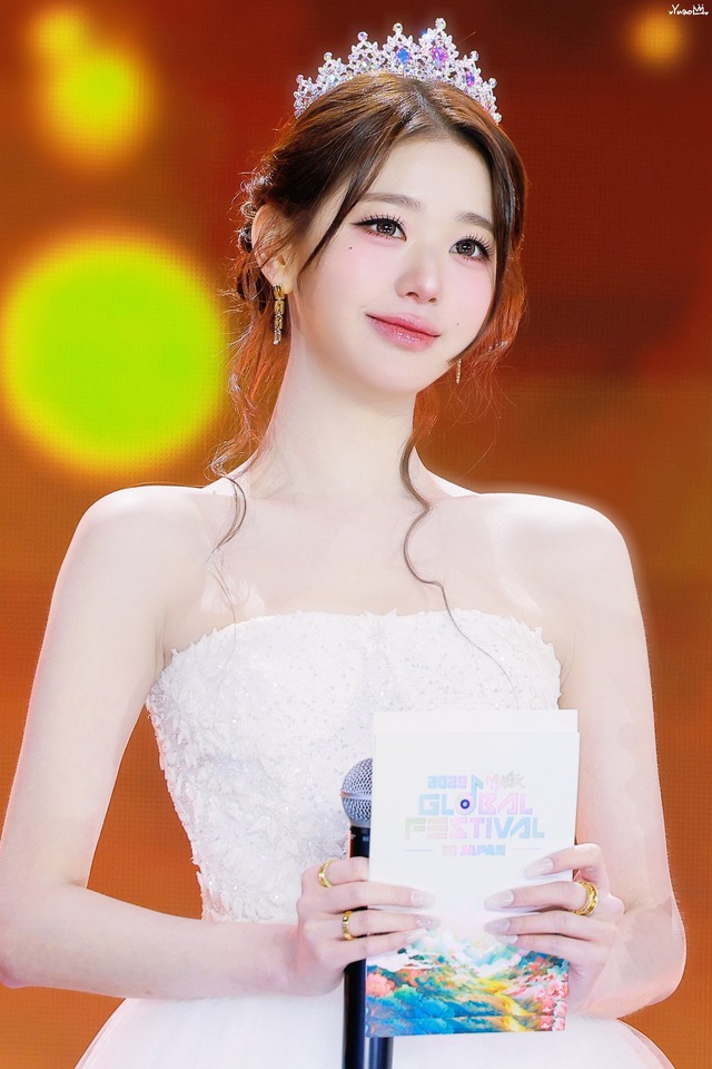 Jang Won Young chỉ nháy mắt cũng khiến triệu người muốn theo đuổi - Ảnh 3. Jang Won Young chỉ nháy mắt cũng khiến triệu người muốn theo đuổi - Ảnh 3.