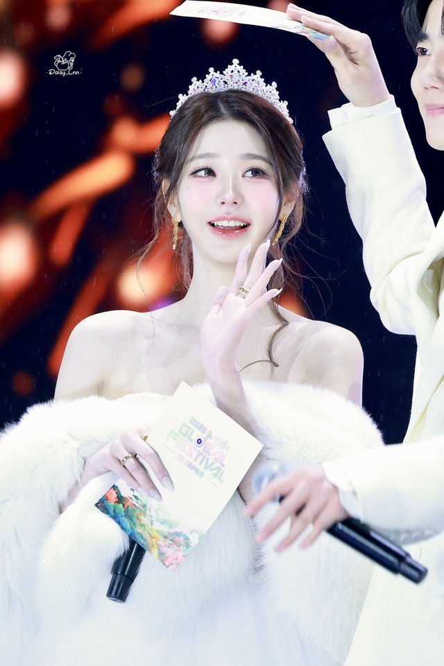 Jang Won Young chỉ nháy mắt cũng khiến triệu người muốn theo đuổi - Ảnh 8. Jang Won Young chỉ nháy mắt cũng khiến triệu người muốn theo đuổi - Ảnh 8.