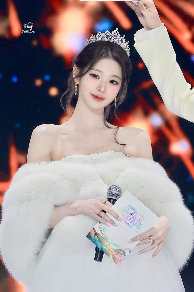 Jang Won Young chỉ nháy mắt cũng khiến triệu người muốn theo đuổi - Ảnh 5. Jang Won Young chỉ nháy mắt cũng khiến triệu người muốn theo đuổi - Ảnh 5.