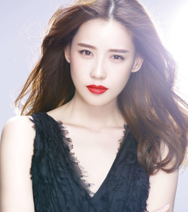 Một sao nữ được bạn trai thiếu gia đập tiền 3.400 tỷ nâng đỡ, đến Dương Mịch cũng bị bắt phải "làm nền"- Ảnh 6. Một sao nữ được bạn trai thiếu gia đập tiền 3.400 tỷ nâng đỡ, đến Dương Mịch cũng bị bắt phải "làm nền"- Ảnh 6.