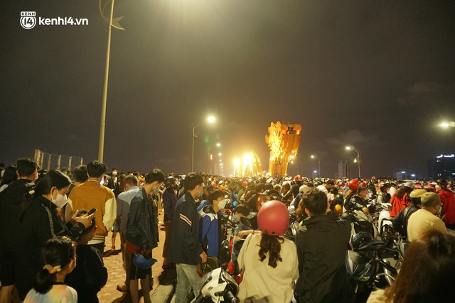 Khách Tây ướt sũng ở Đà Nẵng, khóc thét trách dân mạng "sao không cảnh báo"- Ảnh 5. Khách Tây ướt sũng ở Đà Nẵng, khóc thét trách dân mạng "sao không cảnh báo"- Ảnh 5.