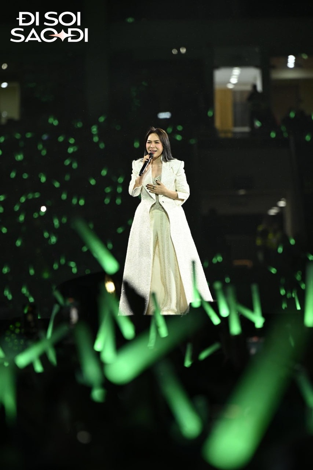 Mai Tài Phến làm 1 hành động chứng minh tình cảm với Mỹ Tâm trước 40 nghìn người- Ảnh 1. Mai Tài Phến làm 1 hành động chứng minh tình cảm với Mỹ Tâm trước 40 nghìn người- Ảnh 1.