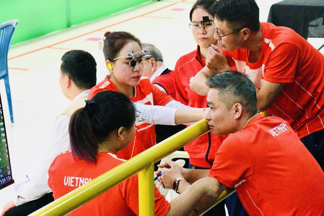 Đã giỏi còn cực ngầu: Bộ 3 nữ xạ thủ Việt Nam đút tay túi quần, giương súng giành HCV, phá kỉ lục SEA Games- Ảnh 10. Đã giỏi còn cực ngầu: Bộ 3 nữ xạ thủ Việt Nam đút tay túi quần, giương súng giành HCV, phá kỉ lục SEA Games- Ảnh 10.