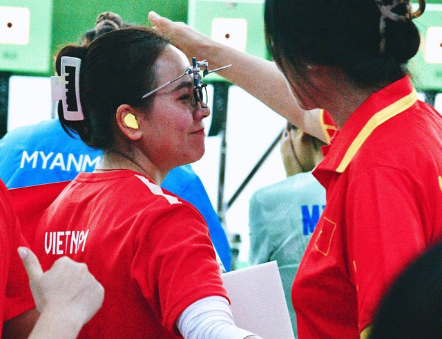 Đẳng cấp: Nữ xạ thủ xinh đẹp Trịnh Thu Vinh giành 2 HCV, phá 2 kỉ lục SEA Games chỉ trong 1 buổi sáng- Ảnh 1. Đẳng cấp: Nữ xạ thủ xinh đẹp Trịnh Thu Vinh giành 2 HCV, phá 2 kỉ lục SEA Games chỉ trong 1 buổi sáng- Ảnh 1.