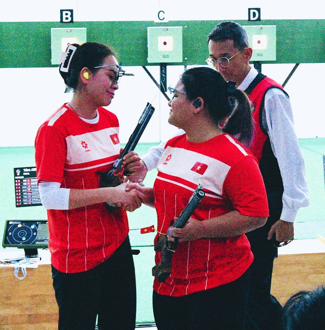 Đẳng cấp: Nữ xạ thủ xinh đẹp Trịnh Thu Vinh giành 2 HCV, phá 2 kỉ lục SEA Games chỉ trong 1 buổi sáng- Ảnh 10. Đẳng cấp: Nữ xạ thủ xinh đẹp Trịnh Thu Vinh giành 2 HCV, phá 2 kỉ lục SEA Games chỉ trong 1 buổi sáng- Ảnh 10.