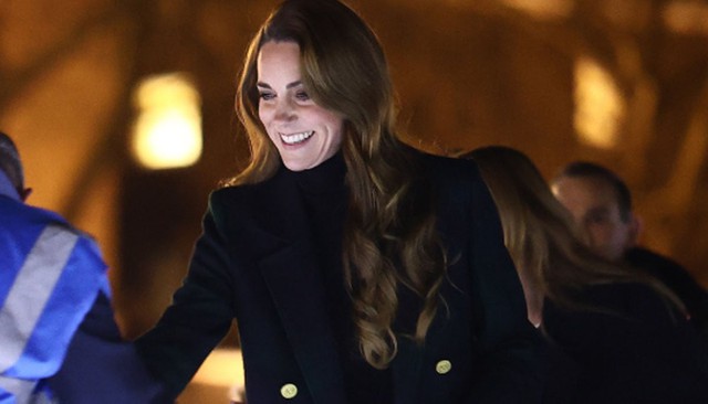 Vương phi Kate và 30.000 đóa hồng trắng thắp sáng trời đêm, lời nhắn gửi riêng tư cho bệnh nhân ung thư gây bão- Ảnh 1. Vương phi Kate và 30.000 đóa hồng trắng thắp sáng trời đêm, lời nhắn gửi riêng tư cho bệnh nhân ung thư gây bão- Ảnh 1.