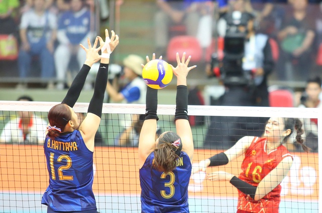 Nghiệt ngã: Bóng chuyền nữ Việt Nam mất HCV vào tay Thái Lan sau màn rượt đuổi tỉ số nghẹt thở ở chung kết SEAGames- Ảnh 4.