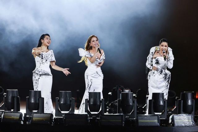 8 concert tái định hình nhạc Việt 2025: Anh Trai - Em Xinh cạnh tranh gắt, nhưng Top 1 đang thuộc về “Hoàng tử”- Ảnh 10. 8 concert tái định hình nhạc Việt 2025: Anh Trai - Em Xinh cạnh tranh gắt, nhưng Top 1 đang thuộc về “Hoàng tử”- Ảnh 10.