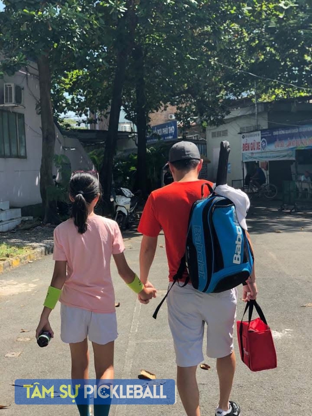 Chỉ khi trò chuyện với Sophia Phương Anh, tôi mới vỡ lẽ: Muốn bước vào thế giới của con, thể thao chính là cánh cửa- Ảnh 1. Chỉ khi trò chuyện với Sophia Phương Anh, tôi mới vỡ lẽ: Muốn bước vào thế giới của con, thể thao chính là cánh cửa- Ảnh 1.