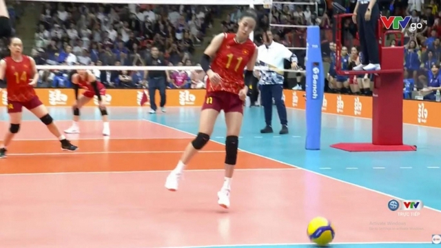 Bóng chuyền nữ Việt Nam thua "nghiệt ngã" ở SEA Games, HLV Nguyễn Tuấn Kiệt: “Đây là đất Thái Lan nên tôi phải chịu"- Ảnh 2. Bóng chuyền nữ Việt Nam thua "nghiệt ngã" ở SEA Games, HLV Nguyễn Tuấn Kiệt: “Đây là đất Thái Lan nên tôi phải chịu"- Ảnh 2.