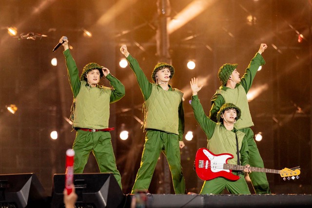 8 concert tái định hình nhạc Việt 2025: Anh Trai - Em Xinh cạnh tranh gắt, nhưng Top 1 đang thuộc về “Hoàng tử”- Ảnh 4. 8 concert tái định hình nhạc Việt 2025: Anh Trai - Em Xinh cạnh tranh gắt, nhưng Top 1 đang thuộc về “Hoàng tử”- Ảnh 4.