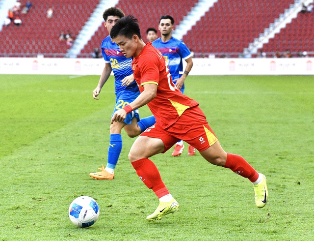 Nam thần 2k3 ăn mừng như Ronaldo, nói 1 câu cực ý nghĩa khi ghi bàn giúp U22 Việt Nam vào chung kết SEA Games- Ảnh 8.