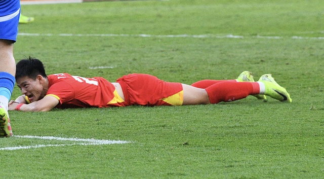 Nam thần 2k3 ăn mừng như Ronaldo, nói 1 câu cực ý nghĩa khi ghi bàn giúp U22 Việt Nam vào chung kết SEA Games- Ảnh 12.