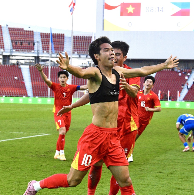 Phỏng vấn nhanh "Lamine Yamal xứ Thanh" - cầu thủ ghi bàn phút cuối giúp U22 Việt Nam vào chung kết SEA Games- Ảnh 5. Phỏng vấn nhanh "Lamine Yamal xứ Thanh" - cầu thủ ghi bàn phút cuối giúp U22 Việt Nam vào chung kết SEA Games- Ảnh 5.