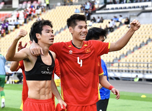 Phỏng vấn nhanh "Lamine Yamal xứ Thanh" - cầu thủ ghi bàn phút cuối giúp U22 Việt Nam vào chung kết SEA Games- Ảnh 7. Phỏng vấn nhanh "Lamine Yamal xứ Thanh" - cầu thủ ghi bàn phút cuối giúp U22 Việt Nam vào chung kết SEA Games- Ảnh 7.