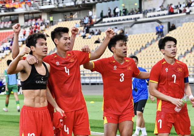 Phỏng vấn nhanh "Lamine Yamal xứ Thanh" - cầu thủ ghi bàn phút cuối giúp U22 Việt Nam vào chung kết SEA Games- Ảnh 8. Phỏng vấn nhanh "Lamine Yamal xứ Thanh" - cầu thủ ghi bàn phút cuối giúp U22 Việt Nam vào chung kết SEA Games- Ảnh 8.