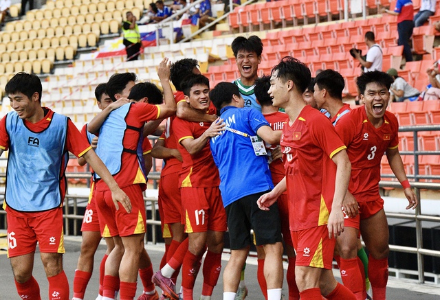 Nam thần 2k3 ăn mừng như Ronaldo, nói 1 câu cực ý nghĩa khi ghi bàn giúp U22 Việt Nam vào chung kết SEA Games- Ảnh 15.