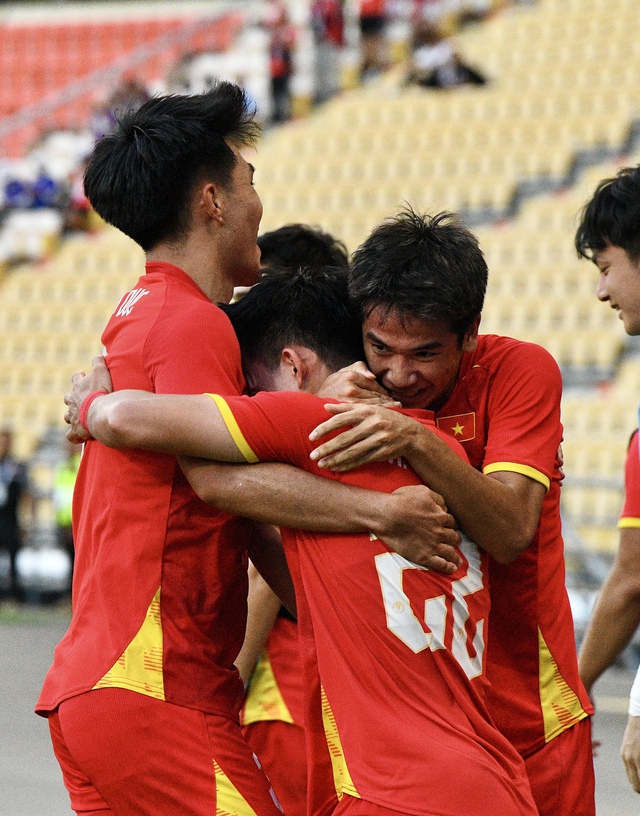 Nam thần 2k3 ăn mừng như Ronaldo, nói 1 câu cực ý nghĩa khi ghi bàn giúp U22 Việt Nam vào chung kết SEA Games- Ảnh 13.