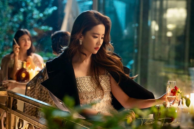 Thân hình "giả dối" của Lưu Diệc Phi- Ảnh 6.