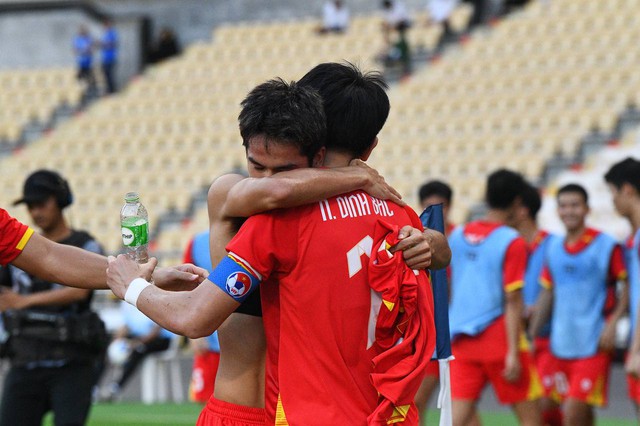 3 phút ghi 2 bàn để vào chung kết SEA Games, U22 Việt Nam khiến trăm triệu người hâm mộ bùng nổ cảm xúc- Ảnh 6.