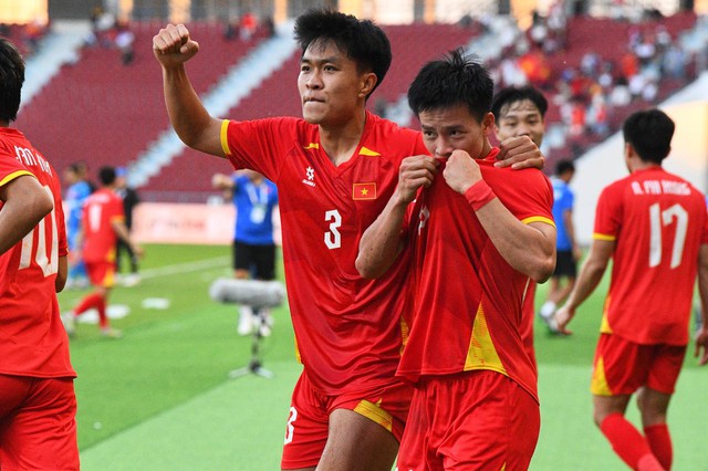 3 phút ghi 2 bàn để vào chung kết SEA Games, U22 Việt Nam khiến trăm triệu người hâm mộ bùng nổ cảm xúc- Ảnh 11.