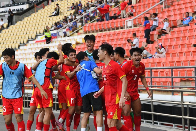 3 phút ghi 2 bàn để vào chung kết SEA Games, U22 Việt Nam khiến trăm triệu người hâm mộ bùng nổ cảm xúc- Ảnh 13.