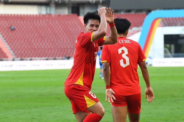 3 phút ghi 2 bàn để vào chung kết SEA Games, U22 Việt Nam khiến trăm triệu người hâm mộ bùng nổ cảm xúc- Ảnh 9.