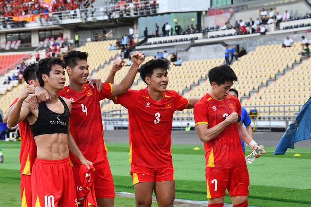 3 phút ghi 2 bàn để vào chung kết SEA Games, U22 Việt Nam khiến trăm triệu người hâm mộ bùng nổ cảm xúc- Ảnh 2.
