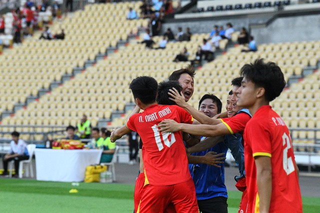 3 phút ghi 2 bàn để vào chung kết SEA Games, U22 Việt Nam khiến trăm triệu người hâm mộ bùng nổ cảm xúc- Ảnh 16.