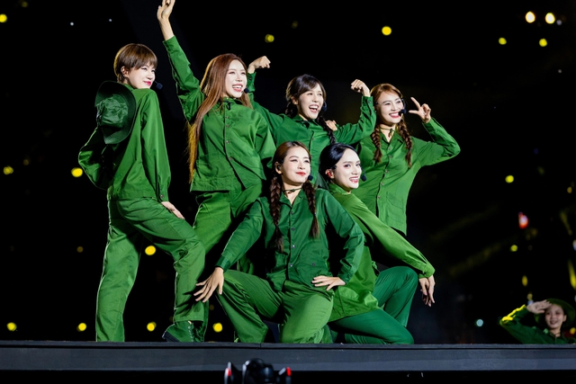 8 concert tái định hình nhạc Việt 2025: Anh Trai - Em Xinh cạnh tranh gắt, nhưng Top 1 đang thuộc về “Hoàng tử”- Ảnh 14. 8 concert tái định hình nhạc Việt 2025: Anh Trai - Em Xinh cạnh tranh gắt, nhưng Top 1 đang thuộc về “Hoàng tử”- Ảnh 14.