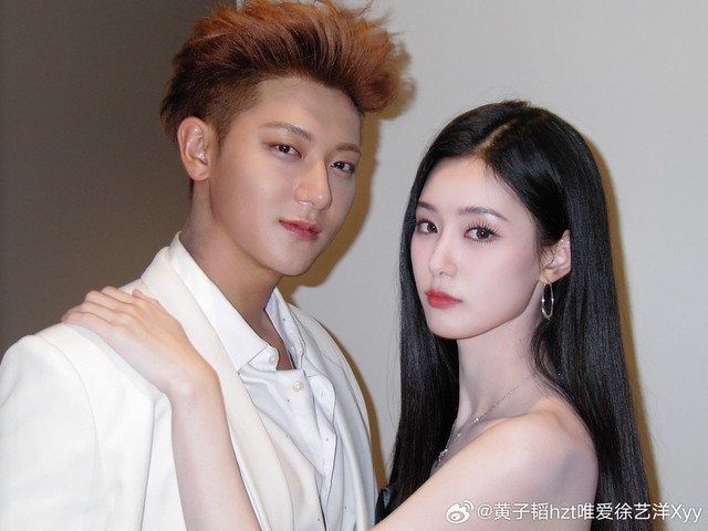 Lâu lắm mới "bắt gọn" anh sếp - nàng thơ gen Z bên nhau, 27 giây làm rõ tình cảm hiện tại- Ảnh 1. Lâu lắm mới "bắt gọn" anh sếp - nàng thơ gen Z bên nhau, 27 giây làm rõ tình cảm hiện tại- Ảnh 1.