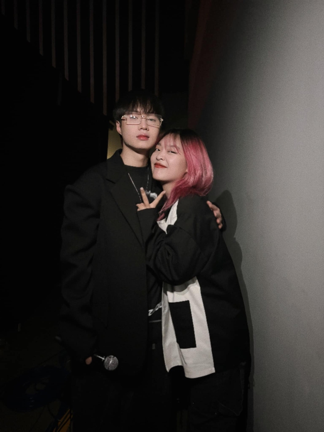 Chuyện tình "lấy người bằng tuổi, lủi thủi làm giàu" của nam nghệ sĩ Việt và cô quản lý: Mua nhà rộng 210m2, tậu Mẹc- Ảnh 6. Chuyện tình "lấy người bằng tuổi, lủi thủi làm giàu" của nam nghệ sĩ Việt và cô quản lý: Mua nhà rộng 210m2, tậu Mẹc- Ảnh 6.