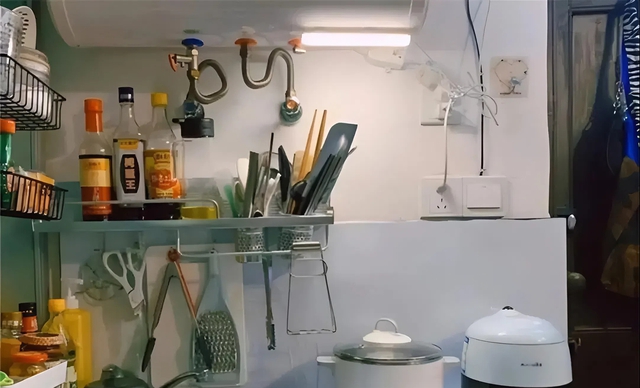 Thánh thần ơi: Nhà Hong Kong chỉ 5m² vẫn tận dụng được từng kẽ hở, muốn bái gia chủ làm sư phụ! - Ảnh 7. Thánh thần ơi: Nhà Hong Kong chỉ 5m² vẫn tận dụng được từng kẽ hở, muốn bái gia chủ làm sư phụ! - Ảnh 7.