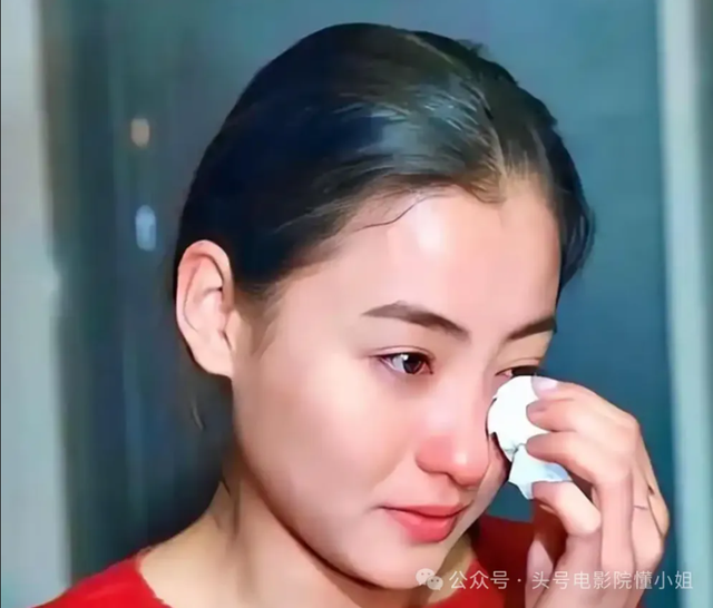 Trương Bá Chi sống thế nào mà bị 3 người quản lý quay lưng?  - Ảnh 1.