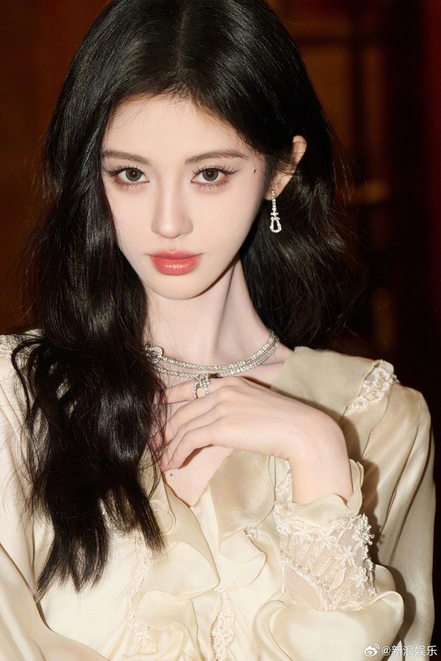 “Mỹ nữ 4000 năm có một” khổ trăm bề vì công ty quản lý- Ảnh 3. “Mỹ nữ 4000 năm có một” khổ trăm bề vì công ty quản lý- Ảnh 3.