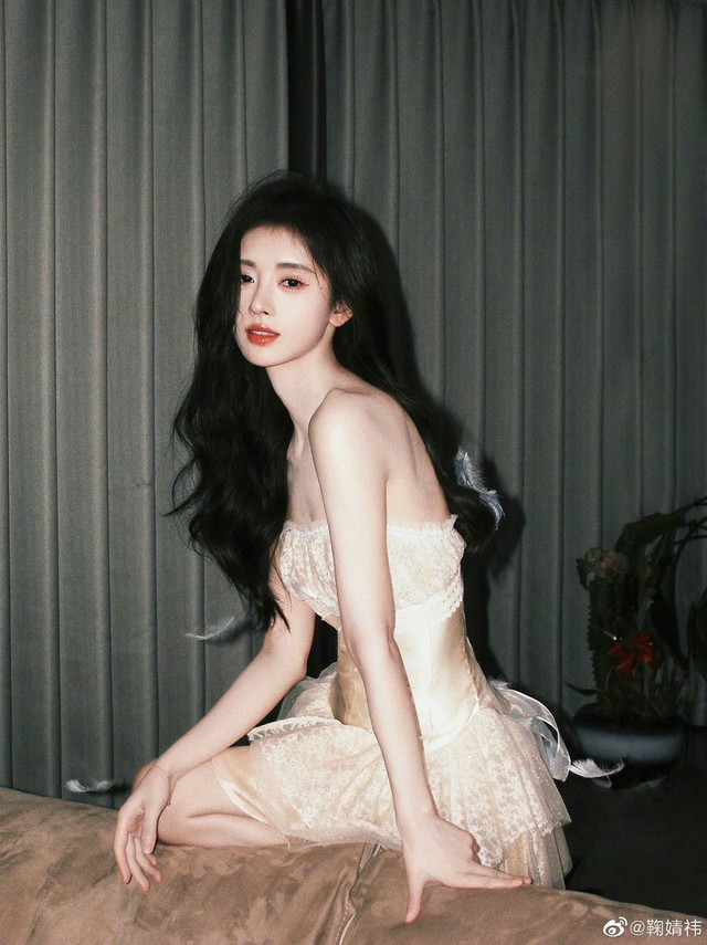 “Mỹ nữ 4000 năm có một” khổ trăm bề vì công ty quản lý- Ảnh 1. “Mỹ nữ 4000 năm có một” khổ trăm bề vì công ty quản lý- Ảnh 1.