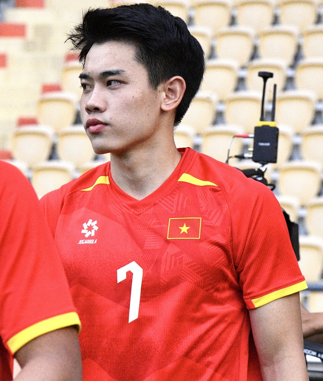 Hotboy U22 Việt Nam 3 lần giành Cầu thủ xuất sắc nhất trận, "out trình" ở SEA Games 33, HLV Kim Sang-sik khuyên xuất ngoại- Ảnh 1. Hotboy U22 Việt Nam 3 lần giành Cầu thủ xuất sắc nhất trận, "out trình" ở SEA Games 33, HLV Kim Sang-sik khuyên xuất ngoại- Ảnh 1.