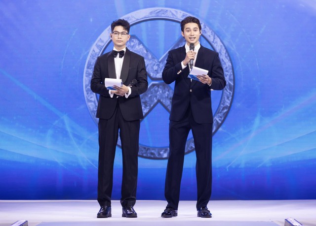 Không ngại đứng cạnh Á vương thế giới, MC Trọng Hiền ngày càng thăng hạng phong độ- Ảnh 3. Không ngại đứng cạnh Á vương thế giới, MC Trọng Hiền ngày càng thăng hạng phong độ- Ảnh 3.