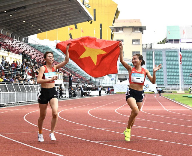 Nguyễn Thị Oanh tạo kỳ tích, xô đổ kỷ lục của chính mình giành hat-trick HCV SEA Games 33- Ảnh 3. Nguyễn Thị Oanh tạo kỳ tích, xô đổ kỷ lục của chính mình giành hat-trick HCV SEA Games 33- Ảnh 3.