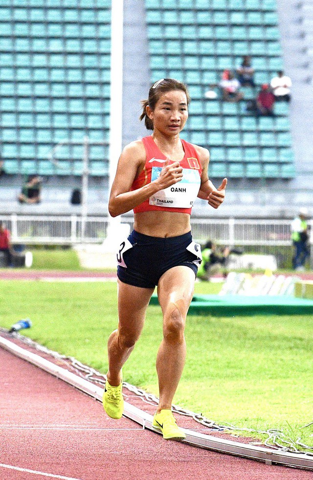 Nguyễn Thị Oanh tạo kỳ tích, xô đổ kỷ lục của chính mình giành hat-trick HCV SEA Games 33- Ảnh 5. Nguyễn Thị Oanh tạo kỳ tích, xô đổ kỷ lục của chính mình giành hat-trick HCV SEA Games 33- Ảnh 5.