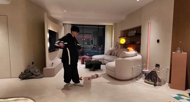 Sống đủ lâu để thấy: Nam nghệ sĩ mua nhà ở chung với bạn gái quản lý, vừa chính thức cầu hôn- Ảnh 4. Sống đủ lâu để thấy: Nam nghệ sĩ mua nhà ở chung với bạn gái quản lý, vừa chính thức cầu hôn- Ảnh 4.