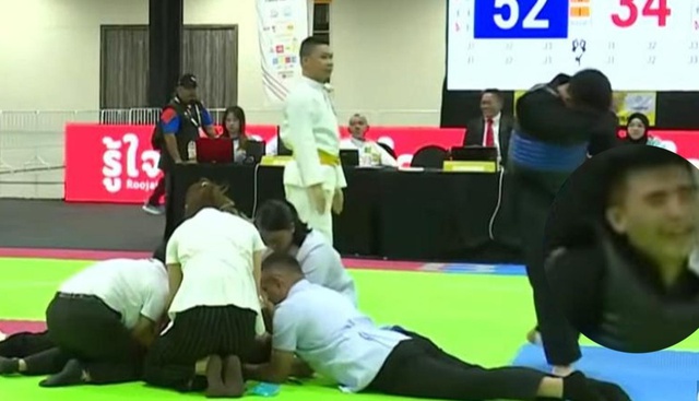 Võ sĩ Việt Nam uất ức khóc ngay trên sàn đấu vì bị xử thua Thái Lan rất khó hiểu ở SEA Games 33- Ảnh 1. Võ sĩ Việt Nam uất ức khóc ngay trên sàn đấu vì bị xử thua Thái Lan rất khó hiểu ở SEA Games 33- Ảnh 1.
