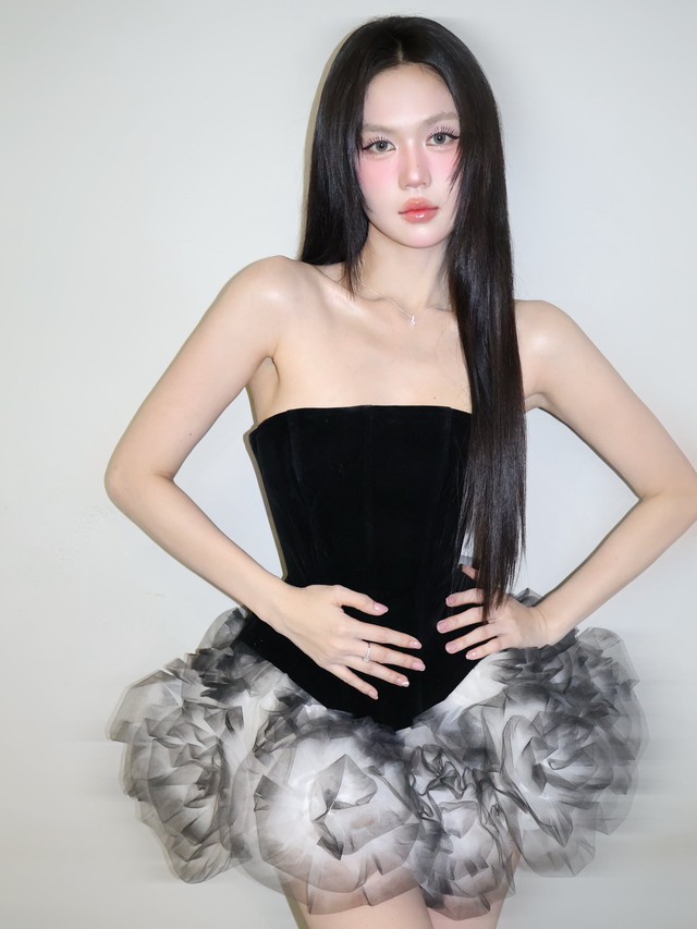 Chuyện gì đang xảy ra với Ngọc Trinh?- Ảnh 1. Chuyện gì đang xảy ra với Ngọc Trinh?- Ảnh 1.